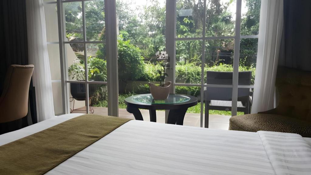 The Mirah Hotel Bogor Exterior photo